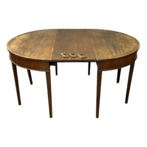 DINING TABLE & CHAIRS